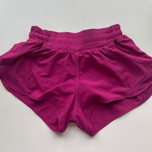 Lululemon Ripened Raspberry Low Rise Hotty Hots 2.5 inch SIZE 2